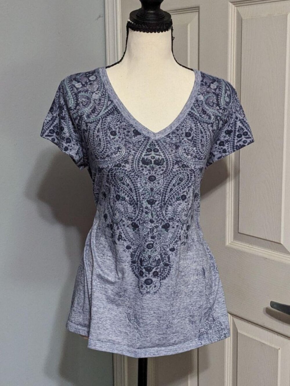 Style & Co Blue Paisley Medallion V-Neck Short Sleeve Top Medium